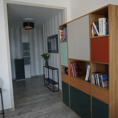 Appartement Un Trois Etoiles Entre La Rochelle Et Les Marais Poitevin à Marans  Extérieur photo