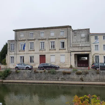 Appartement Un Trois Etoiles Entre La Rochelle Et Les Marais Poitevin à Marans  Extérieur photo