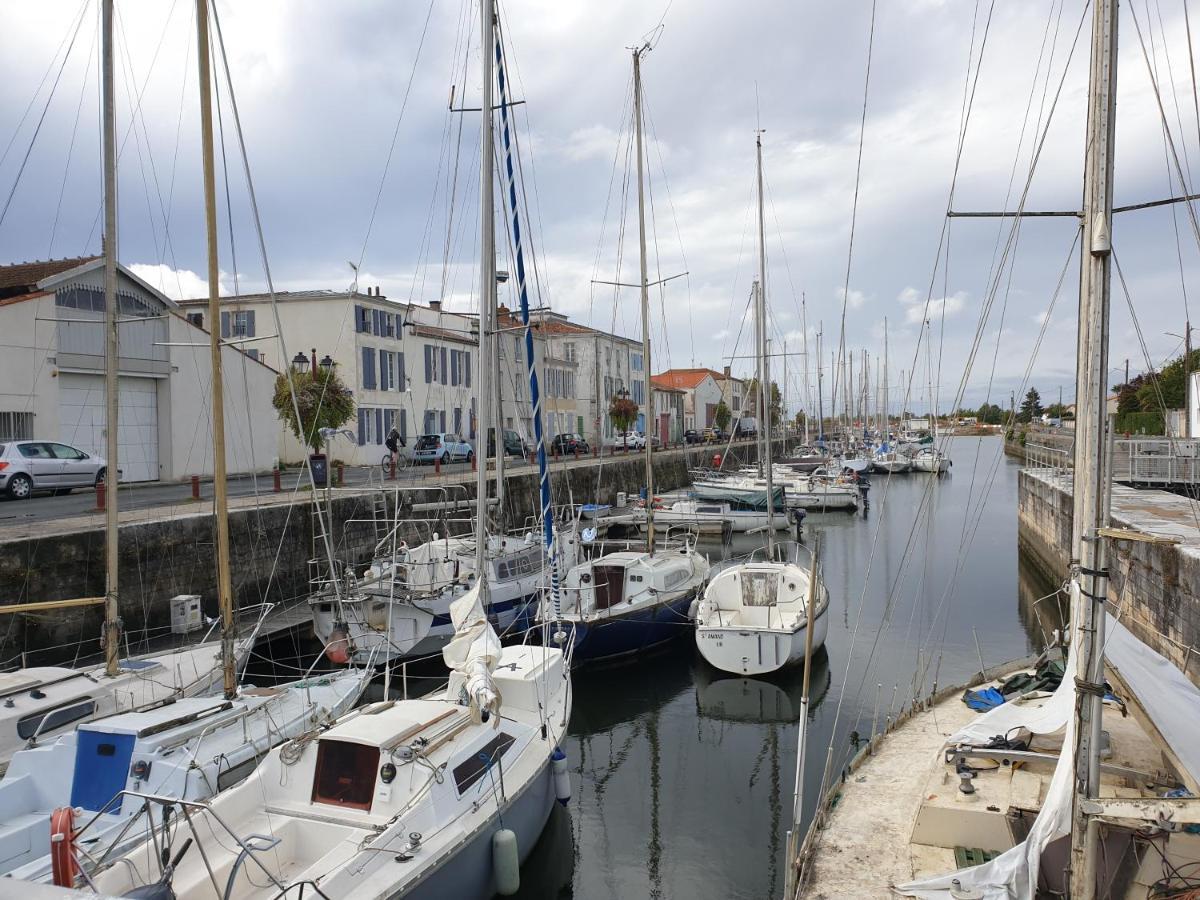 Un Trois Etoiles Entre La Rochelle Et Les Marais Poitevin *
