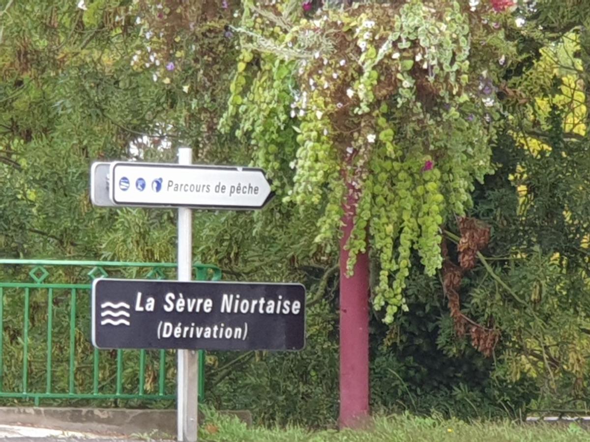 Un Trois Etoiles Entre La Rochelle Et Les Marais Poitevin *