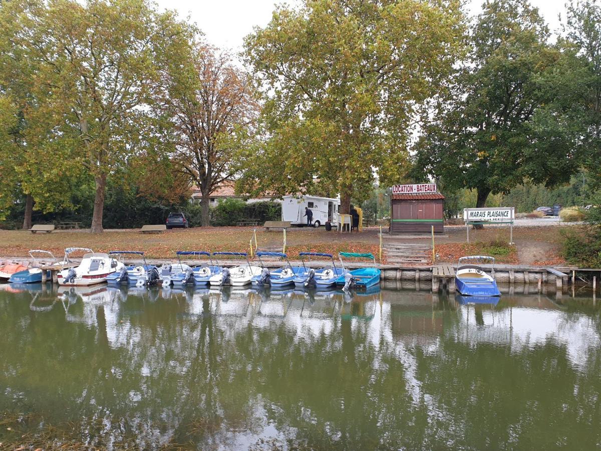 Un Trois Etoiles Entre La Rochelle Et Les Marais Poitevin *