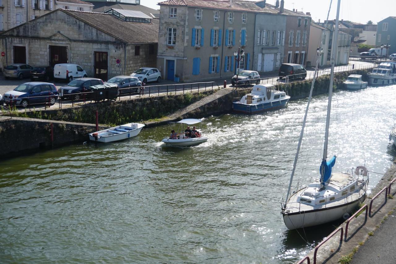Un Trois Etoiles Entre La Rochelle Et Les Marais Poitevin