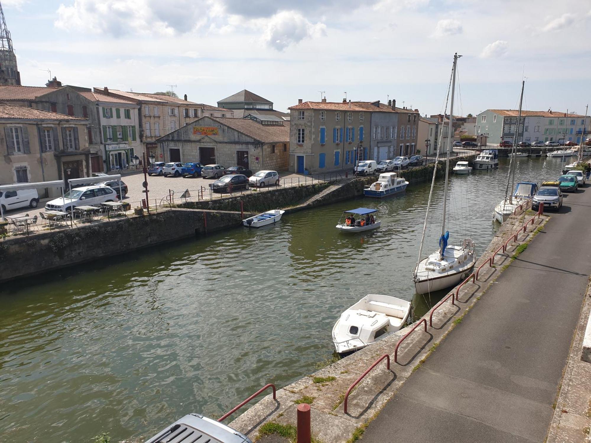 Appartement Un Trois Etoiles Entre La Rochelle Et Les Marais Poitevin *